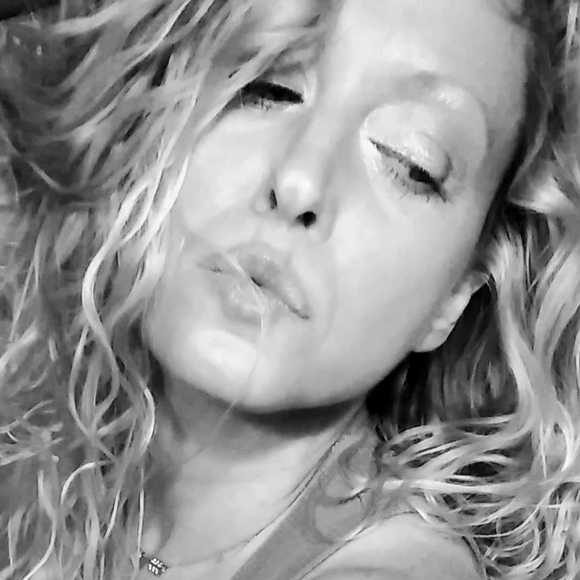 Meet your Posher, Nadeen - Picture 2 of 4